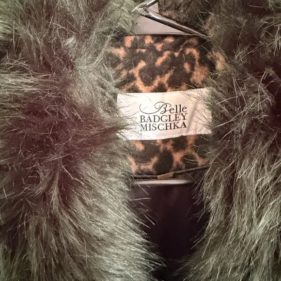 Badgley Mischka Leopard Print Cape with Dark Green Faux Fur - Picture 3 of 4